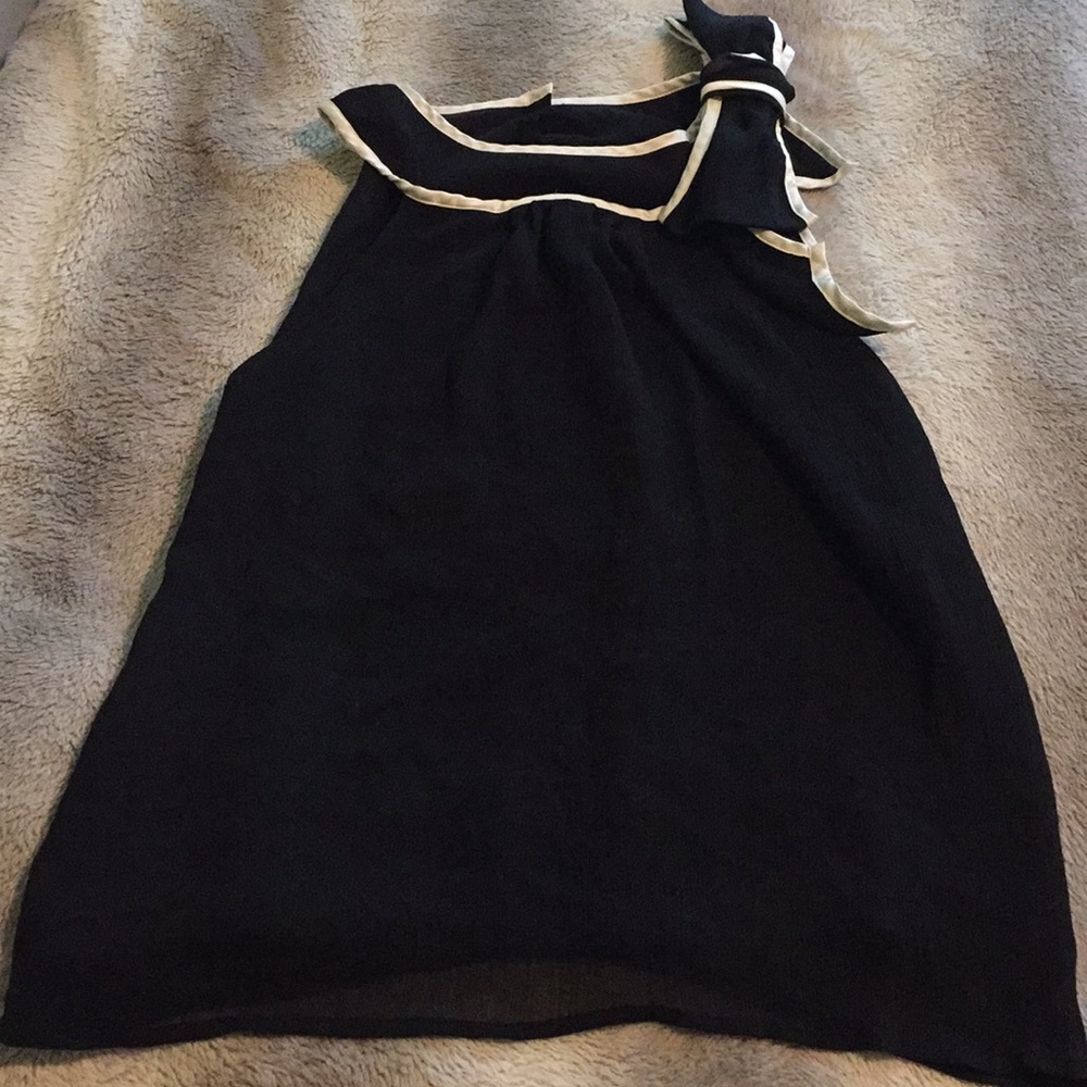 flow black and white dress top